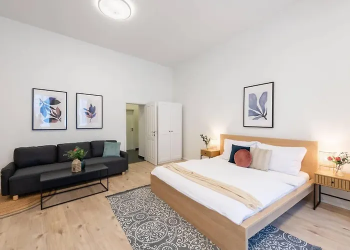 Elegant Spacious Old Town *