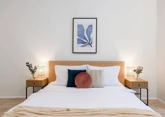 Elegant Spacious Old Town