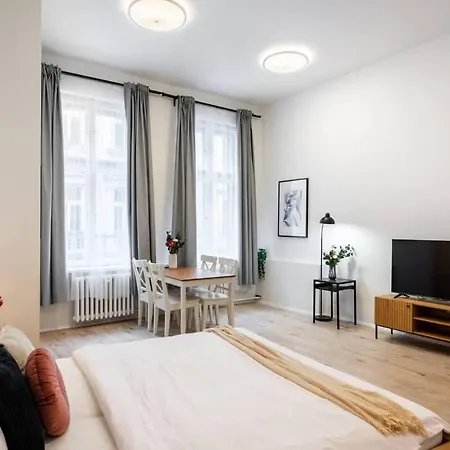 דירה Elegant Spacious Old Town *